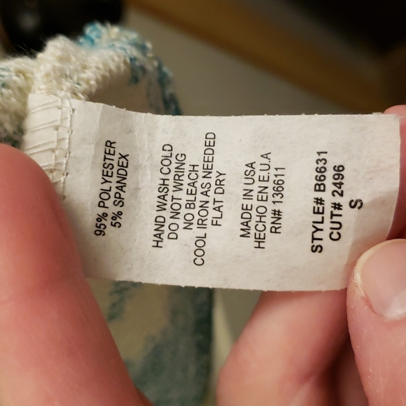 Aztec print turquoise and cream color top, Sise Small - Picture 5 of 6